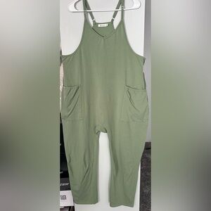 OUFEIYA Women’s Jumpsuit - Green - 
Size XL - Stretch - PTP 22”  NWOT Inseam 24”